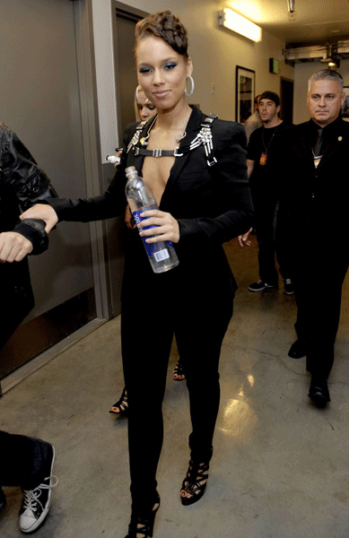 Alicia-Keys-Lace-Insert-Jac