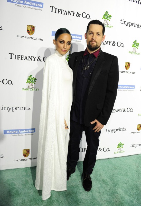 nicole-richie-2014-baby2baby-gala-h-and-m-dress-tadashi-shoji-cape-christian-louboutin-pumps-1