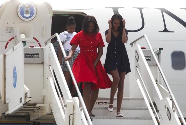 first-lady-michelle-obama-marco-polo-airport-michael-kors-collection-1