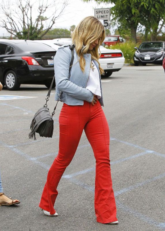 hilary-duff-out-and-about-in-studio-city-06-04-2015-iro-proenza-schouler-koral-2