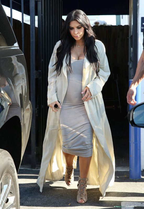 kim-kardashian-street-fashion-at-a-studio-in-los-angeles-july-2015