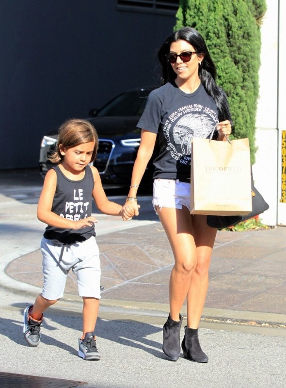 Kourtney+Kardashian+Kourtney+Kardashian+Enjoys