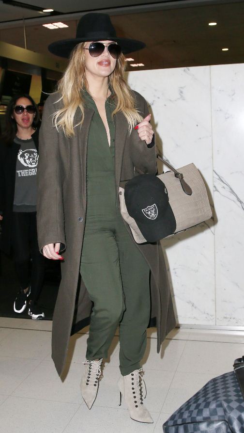 khloe-kardashian-arrives-at-airport-in-sydney-08-02-2015-kardashian-kollection
