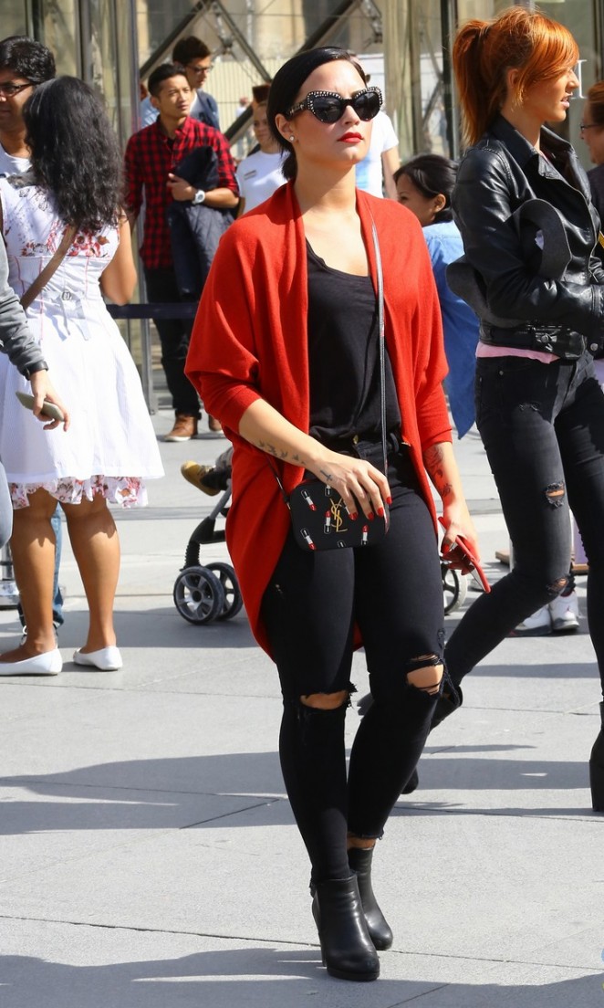 Demi-Lovato-in-Black-Jeans-paris-versace-saint-laurent-lanvin