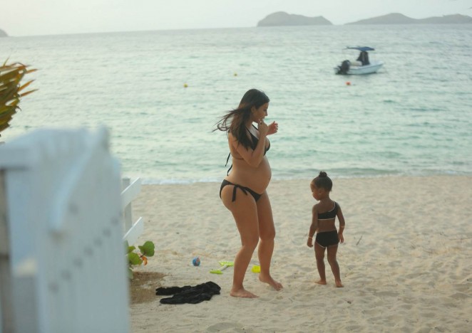 Kim-Kardashian-in-Black-Bikini-st-barts