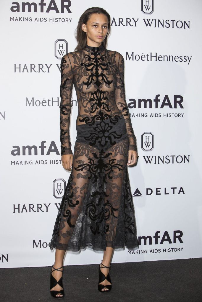 binx-walton-at-amfar-gala-in-milan-09-26-2015