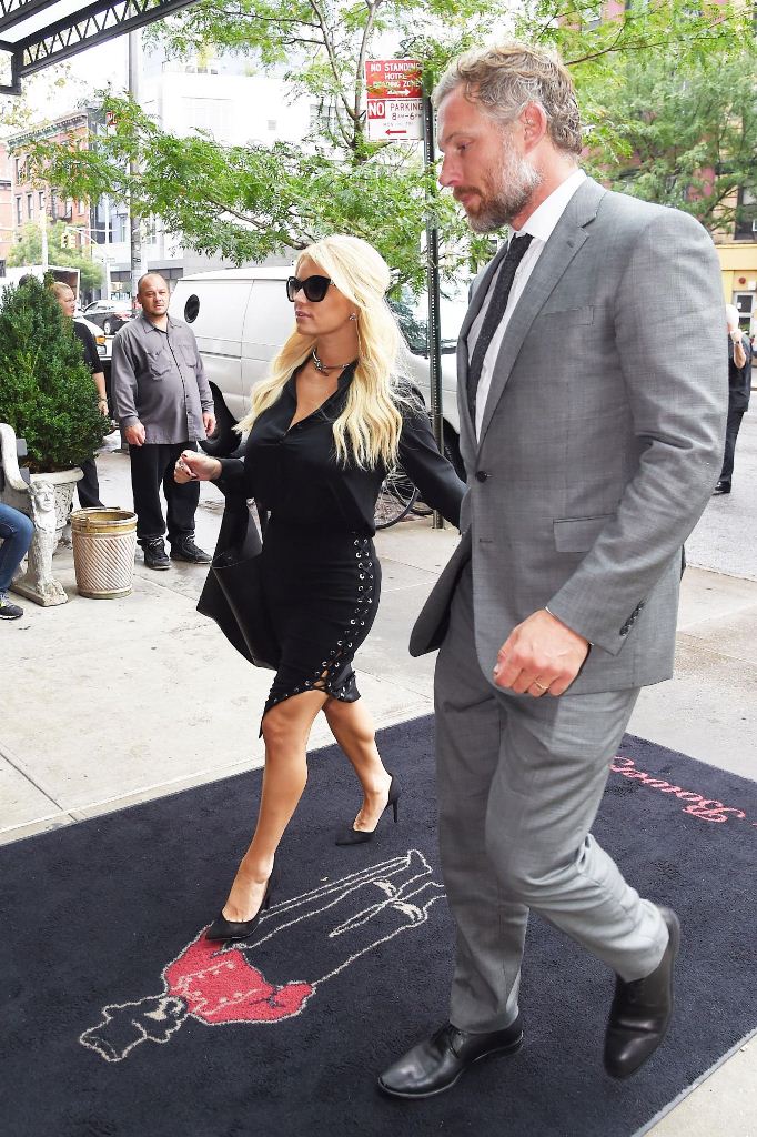 jessica-simpson-out-in-new-york-city-september-2015-altuzarra-2