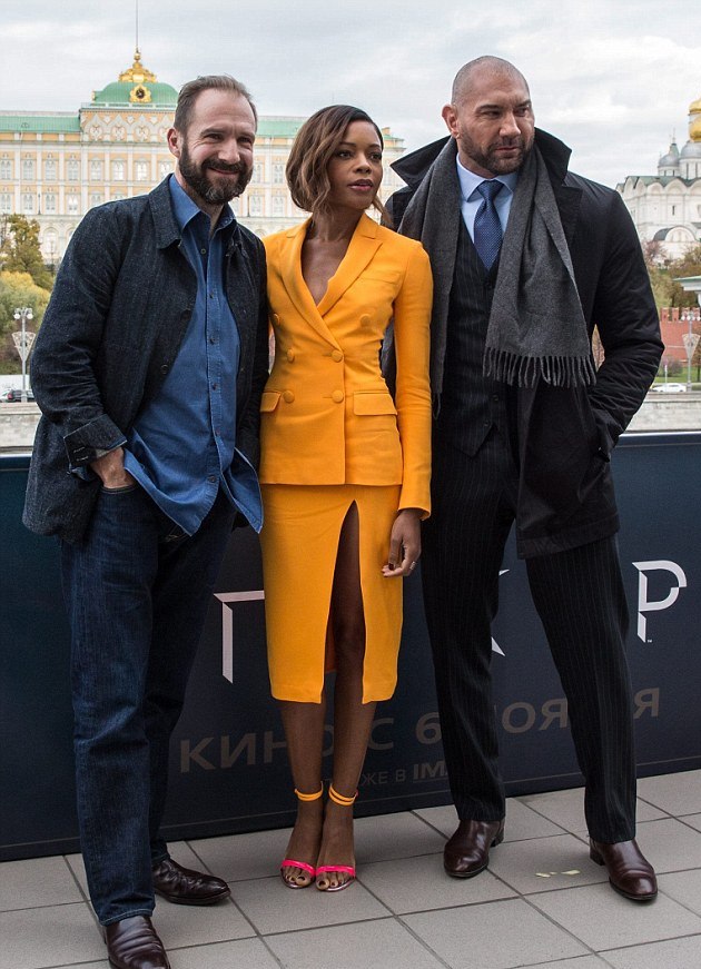 naomie-harris-spectre-moscow-photocall-altuzarra-sophia-webster-1