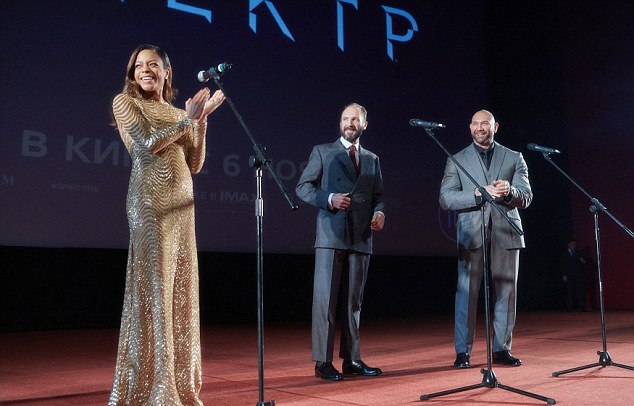 naomie-harris-spectre-moscow-premiere-michael-kors-3