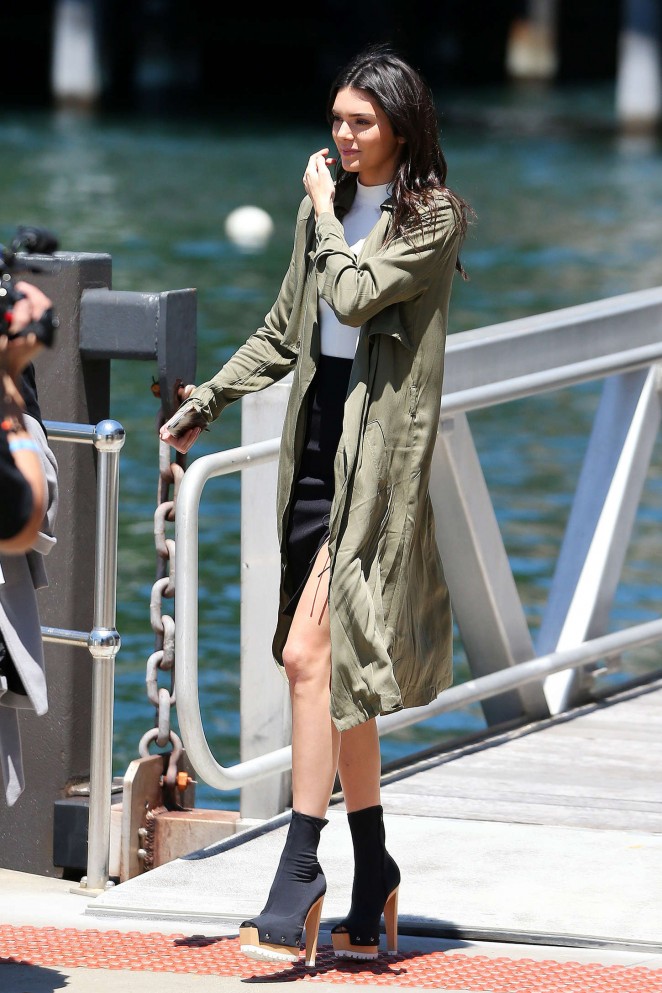 Kendall-Jenner-out-on-a-Yacht-sydney-forever-21-kendall-kylie-forever-new-1