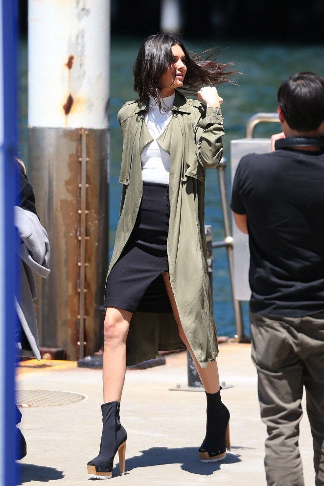 Kendall-Jenner-out-on-a-Yacht-sydney-forever-21-kendall-kylie-forever-new-2