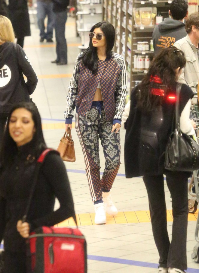 Kylie-Jenner---Shopping-in-West-Hollywood