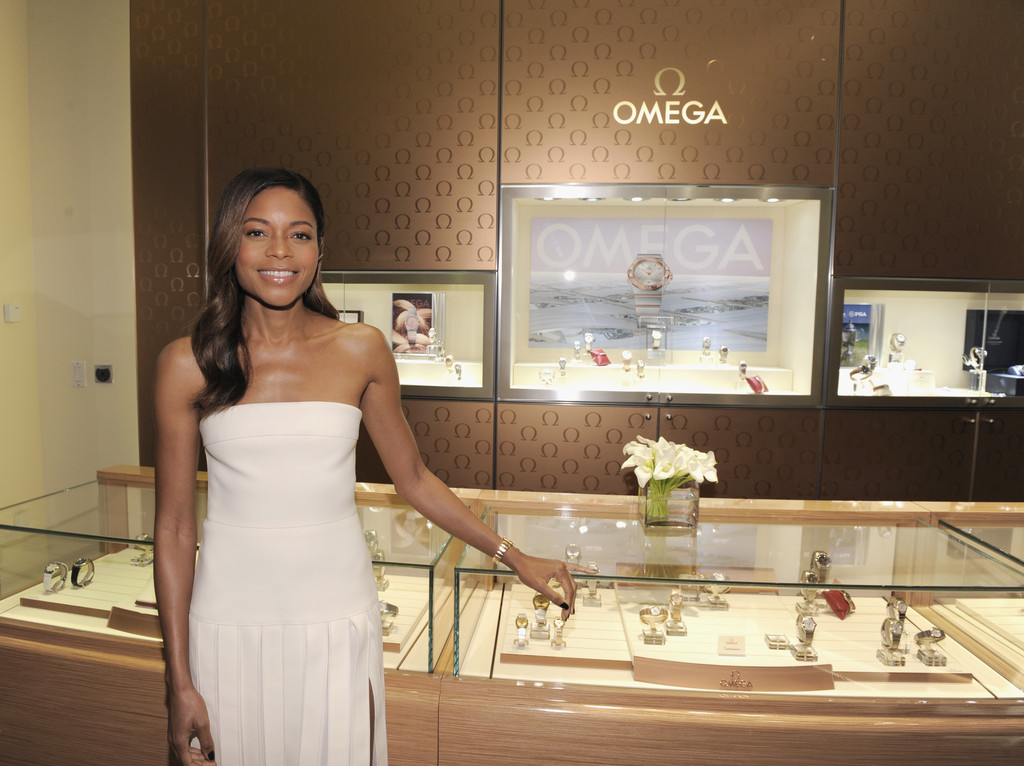 Naomie+Harris+OMEGA+Spectre+New+York+Screening-dion-lee.-1jpg