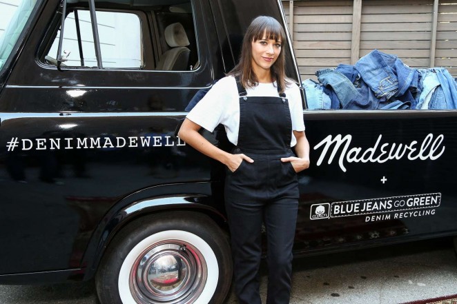 Rashida-Jones--Madewell-Denim-Recycling-Drive