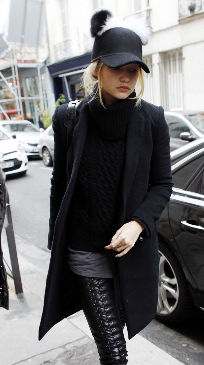 Gigi-Hadid-paris-charlotte-simone-nili-lotan-the-perfext-line-and-dot-karl-lagerfeld