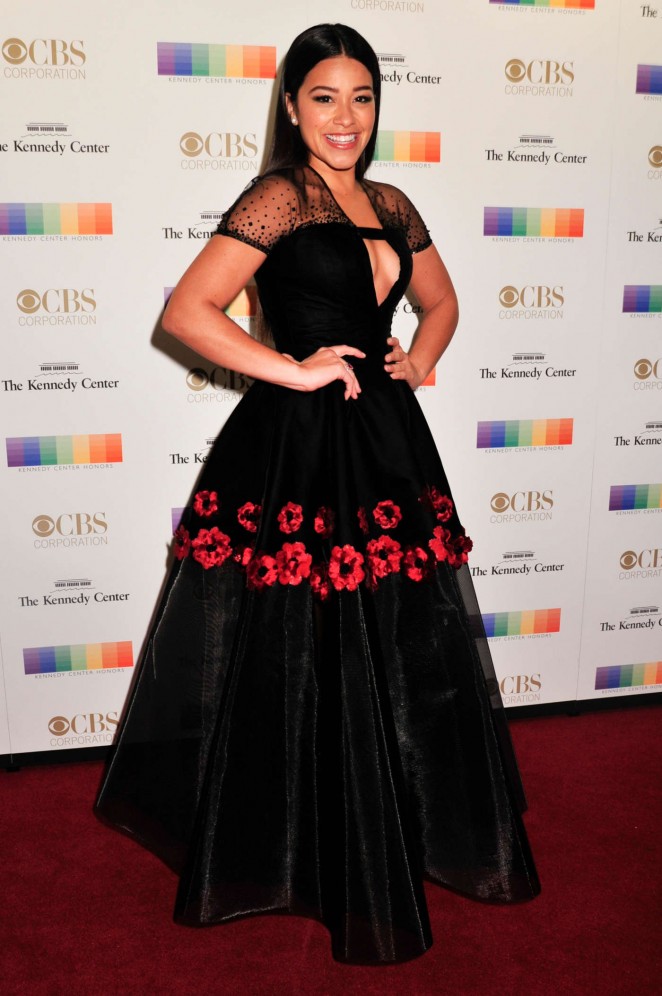 Gina-Rodriguez--2015-Kennedy-Center-Honors-Gala-georges-chakra-couture-2