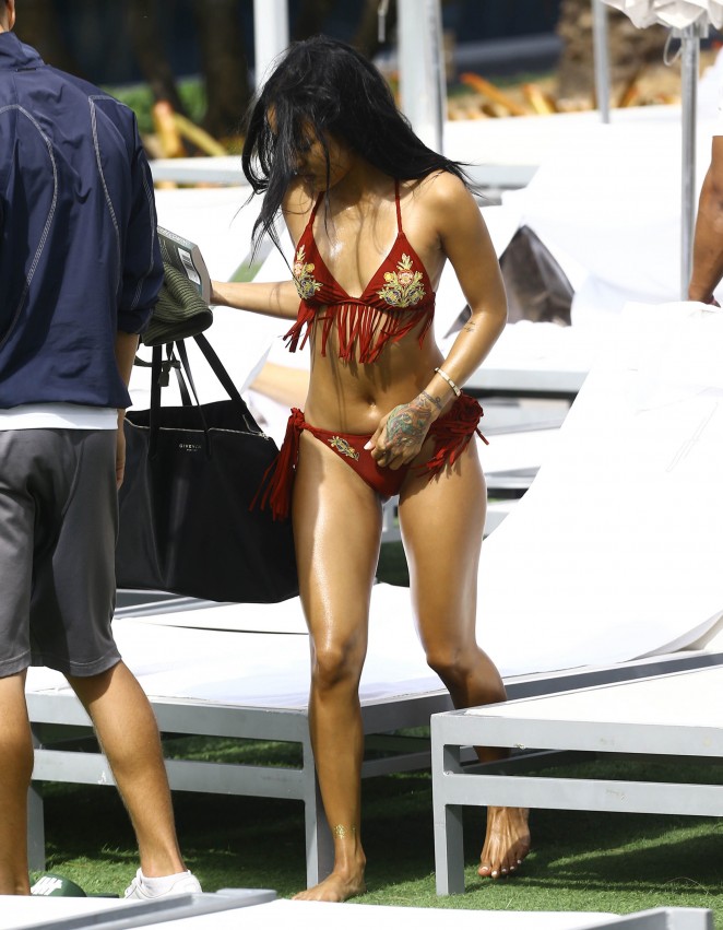 Karrueche-Tran-miami-topshop-2