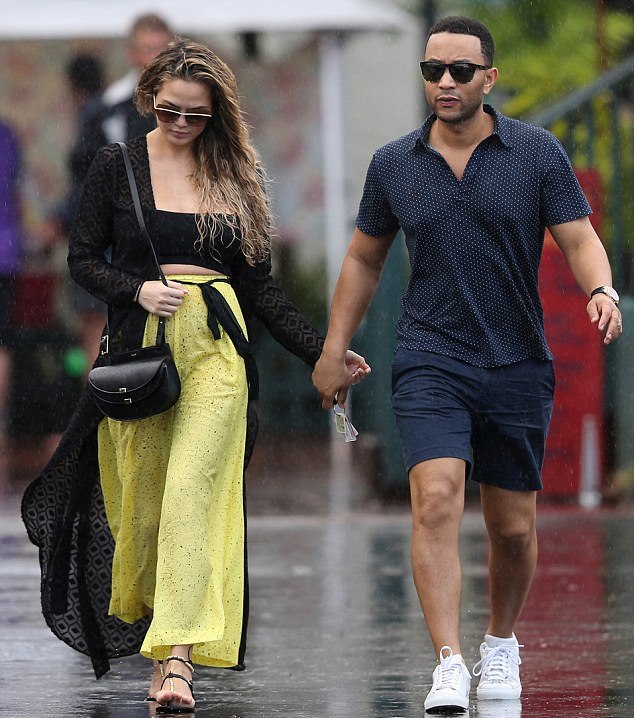 chrissy-teigen-hawaii-john-legend-dior-nookie-proenza-schouler-chloe-ancient-greek-1