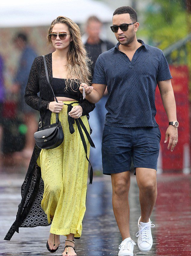 chrissy-teigen-hawaii-john-legend-dior-nookie-proenza-schouler-chloe-ancient-greek