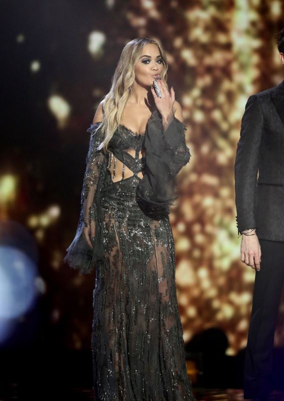 rita-ora-at-x-factor-series-finale-in-london-atelier-versace-1