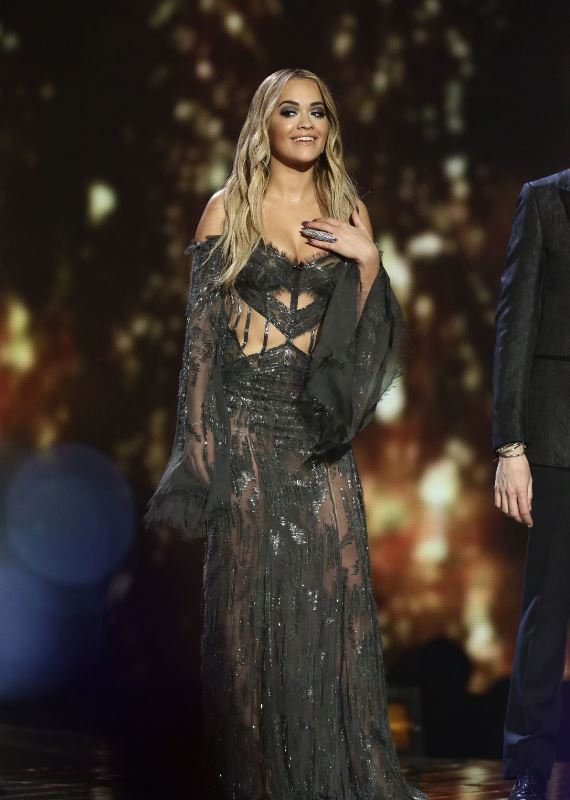 rita-ora-at-x-factor-series-finale-in-london-atelier-versace-2
