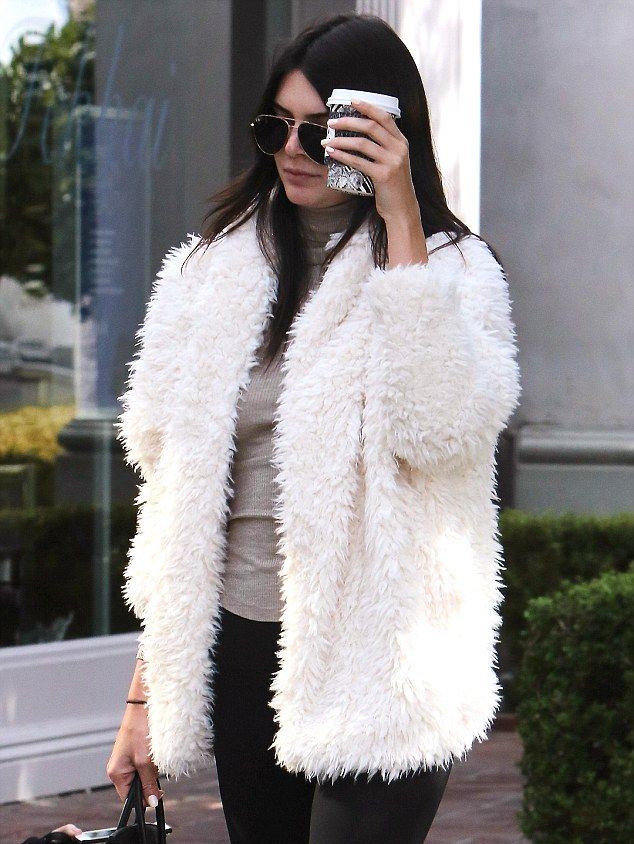 Kendall-jenner-los-angeles-express-saint-laurent-hermes-joes-jeans-nike-1