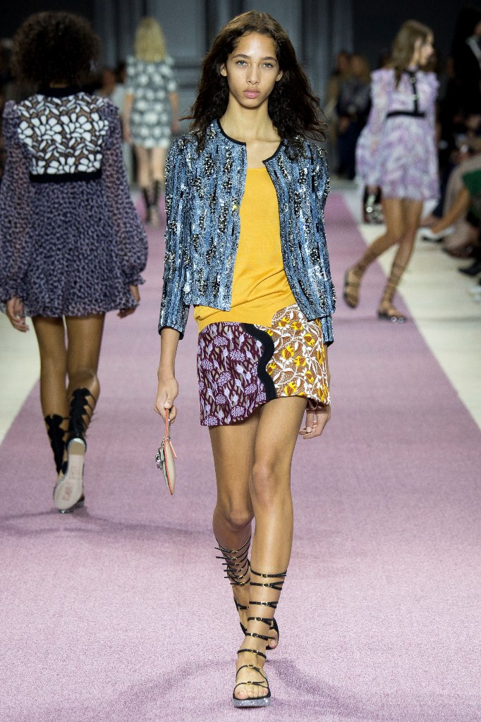 giambattista-valli-spring-2016-yasmin-wijnaldum