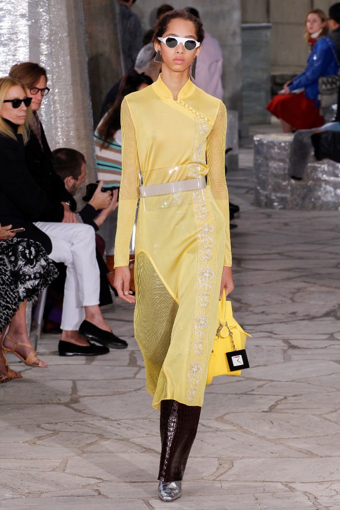 loewe-spring-2016-yasmin-wijnaldum