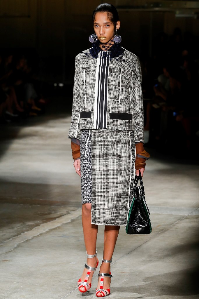 prada-spring-2016-yasmin-wijnaldum