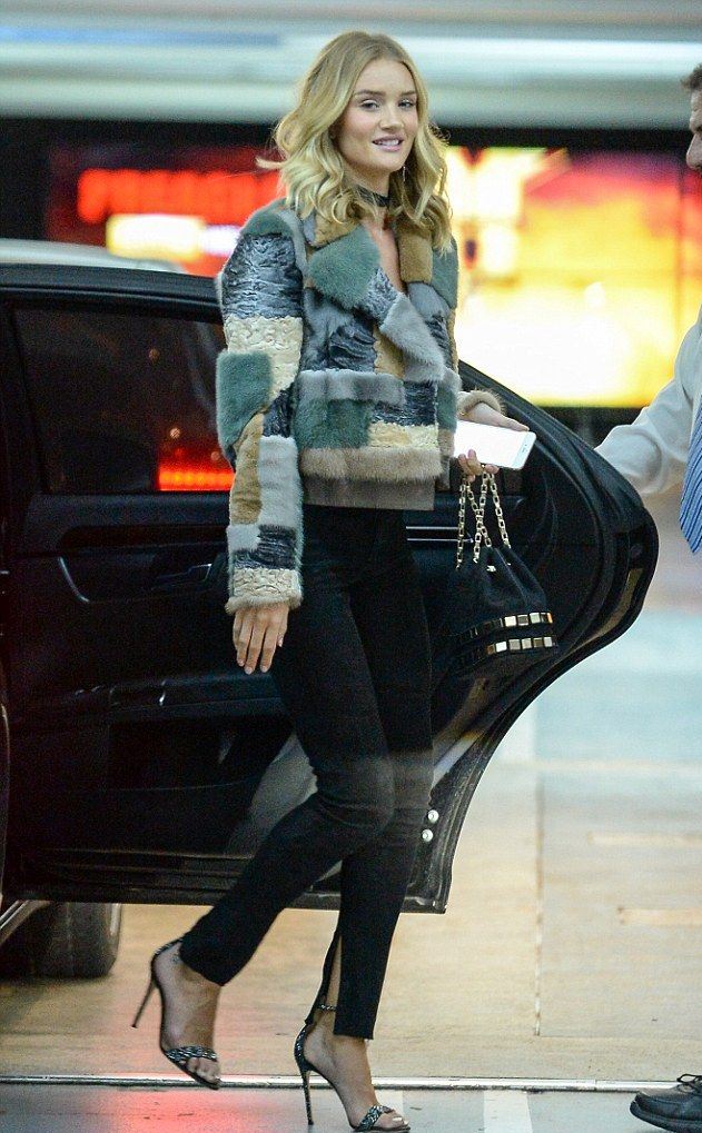 rosie-huntington-whiteley-etro-gianvito-rossi-tomasini-paris