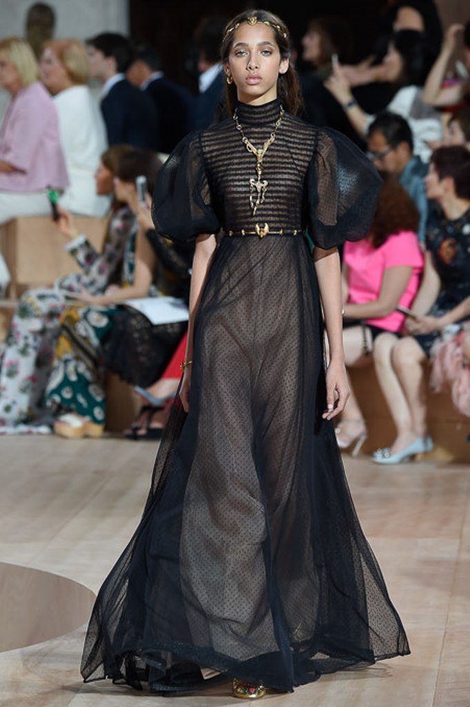 valentino-couture-fall-2015-yasmin-wijnaldum
