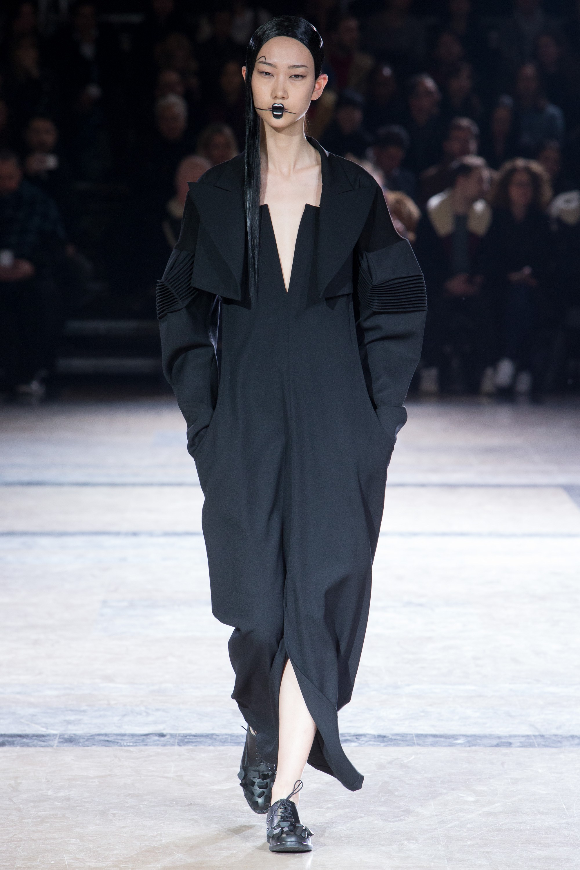 Yohji Yamamoto Fall 2016 RTW - 1