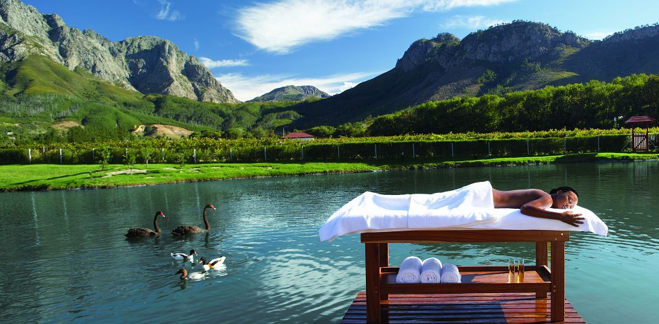 You-Should-Know-Visiter-Jet-Black-African-tourism-1