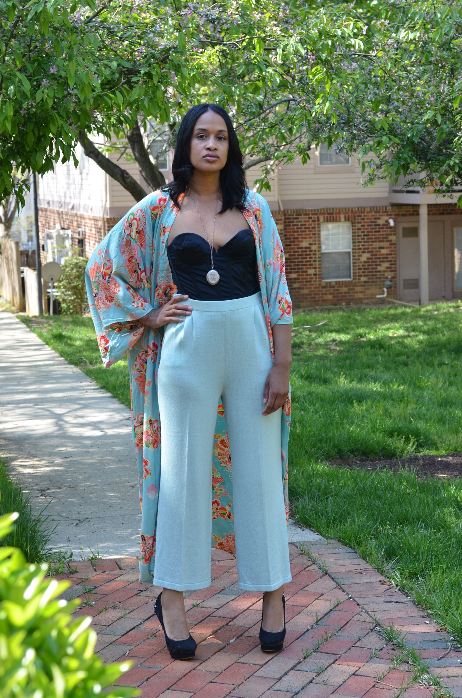 Stacie-@staciedionne99-boudoir-trend-kimono-bustier-2