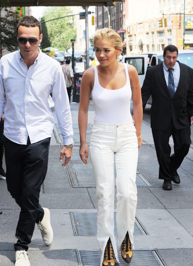 2-rita-ora-new-york-louis-vuitton-laureate-leather-laceup-side-detail-monogram-canvas-trim-half-boot