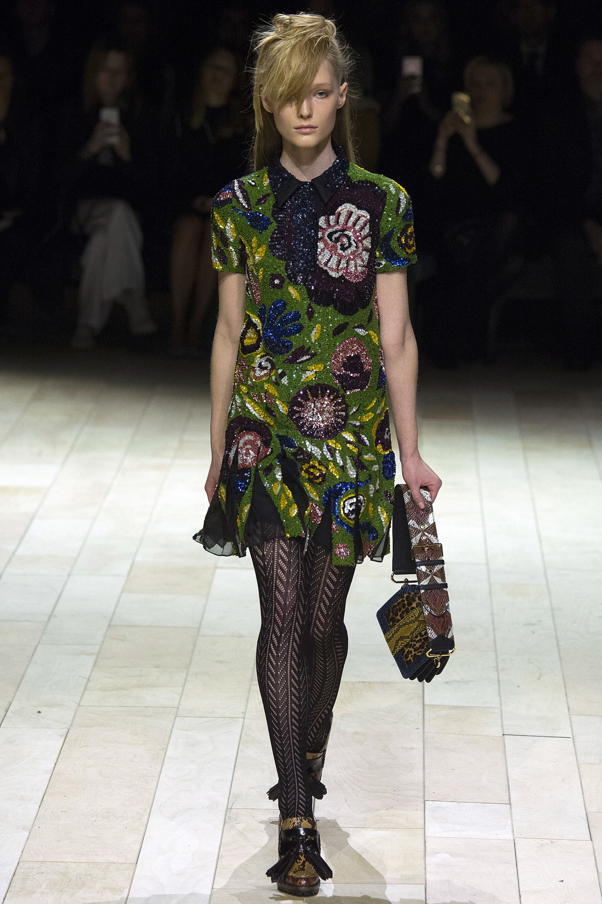 Burberry-Fall-2016-Freida-Pinto