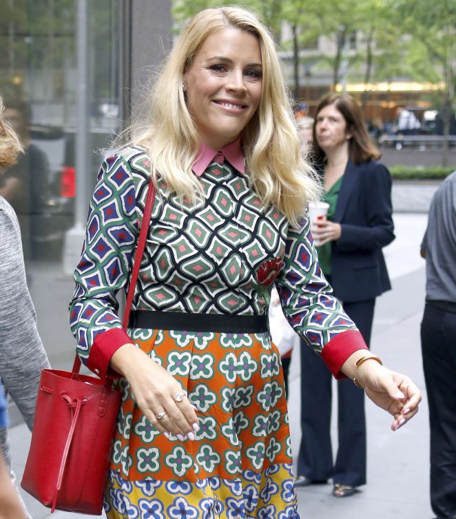 Busy-Philipps--Leaving-Sirius-Radio-Building-gucci-nicholas-kirkwood-mansur-gavriel-1