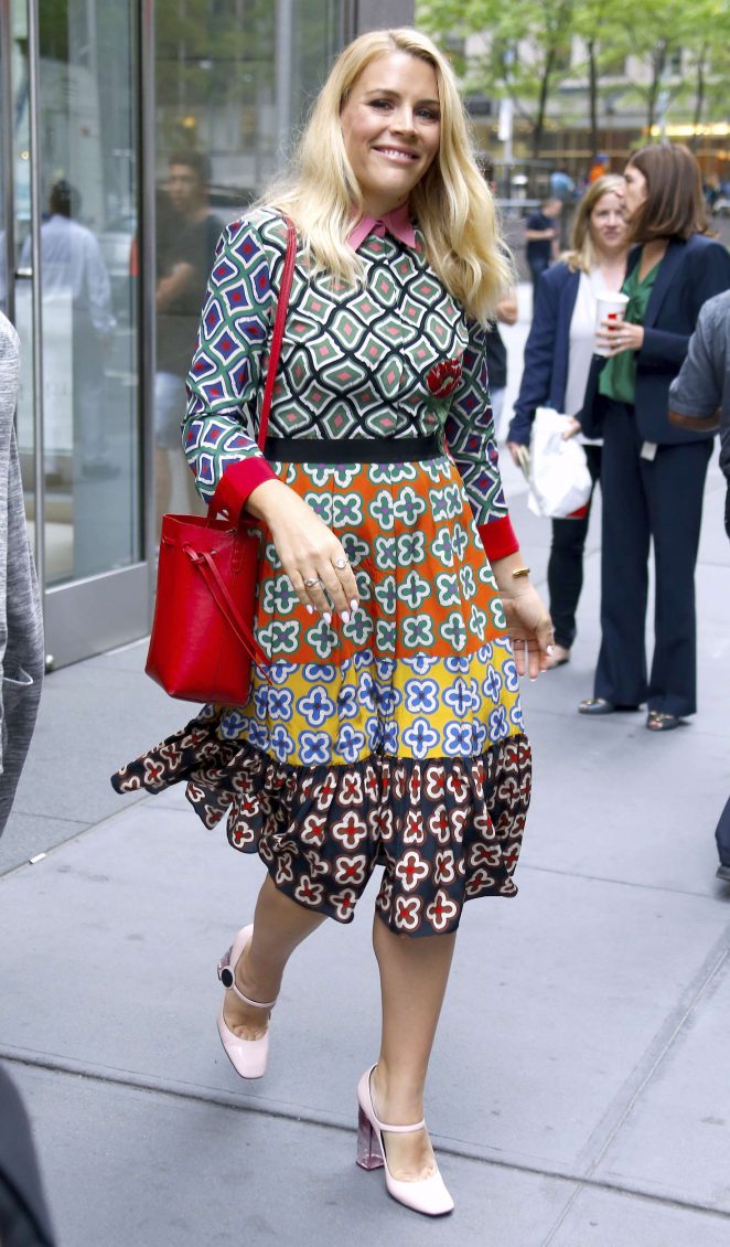 Busy-Philipps--Leaving-Sirius-Radio-Building-gucci-nicholas-kirkwood-mansur-gavriel-2