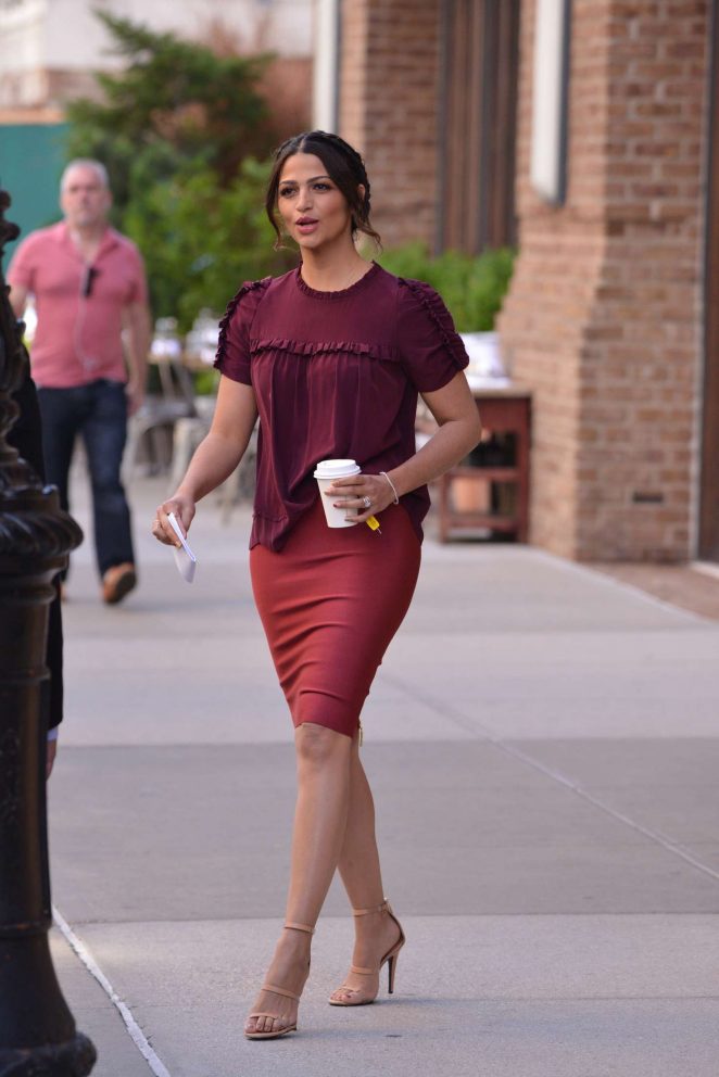 Camila-Alves-in-Red-Leaves-her-hotel-ulla-johnson-roland-mouret-tamara-mellon-2