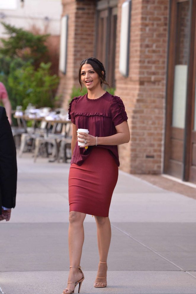 Camila-Alves-in-Red-Leaves-her-hotel-ulla-johnson-roland-mouret-tamara-mellon