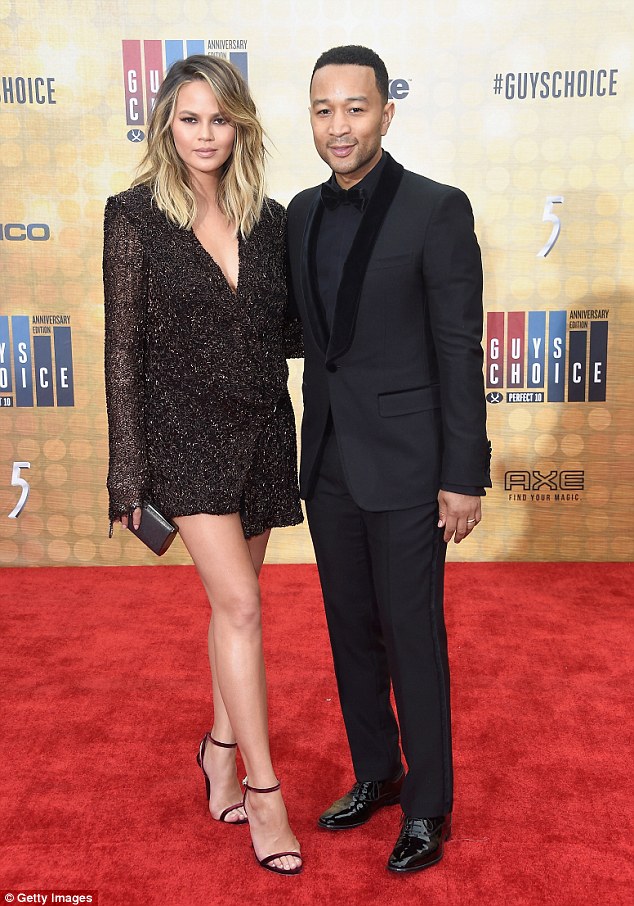 Chrissy-Teigen-Dion-Lee-Spike-TV-Guys-Choice-Awards-2