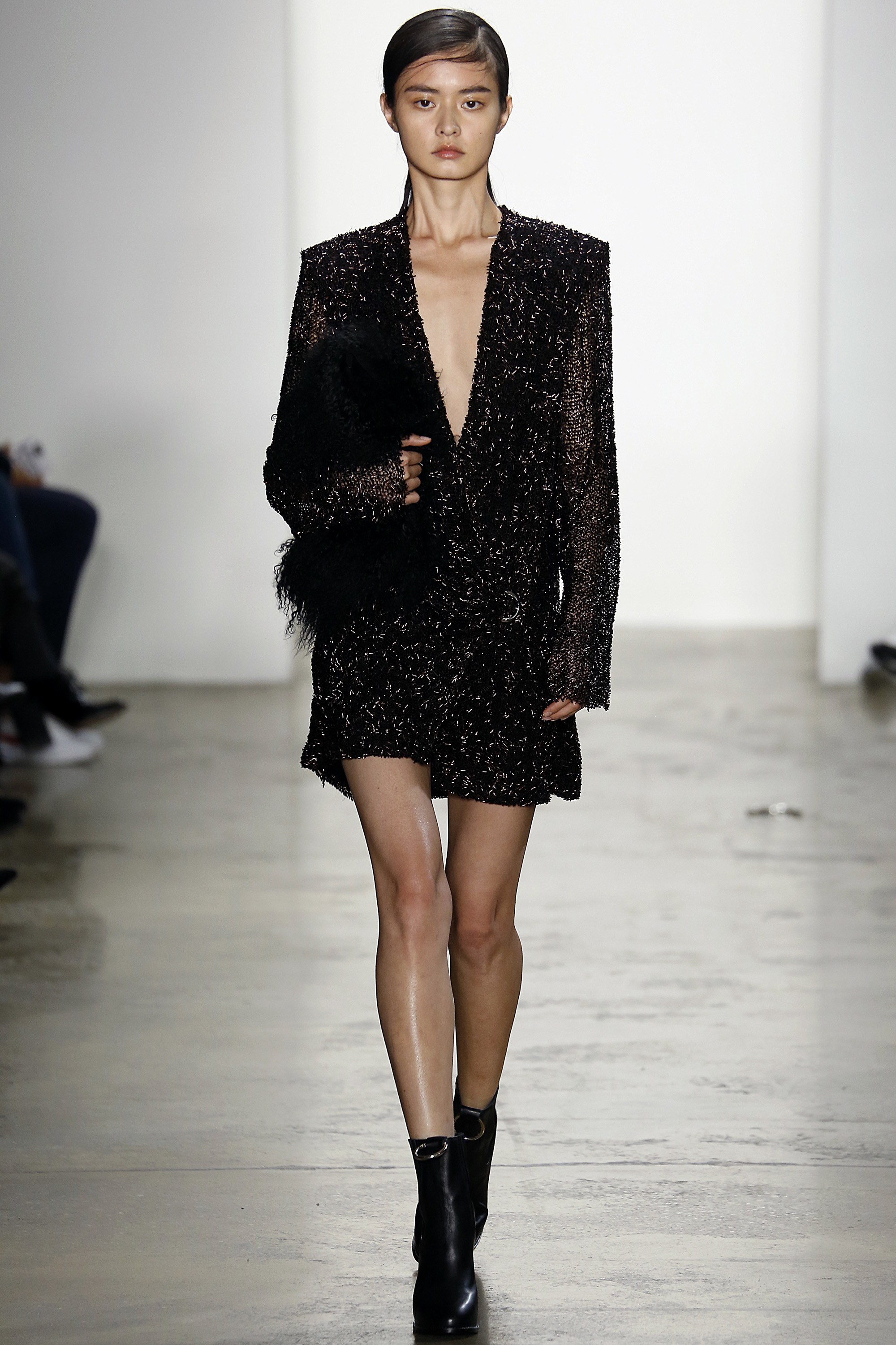 Chrissy-Teigen-Dion-Lee-Spike-TV-Guys-Choice-Awards-7