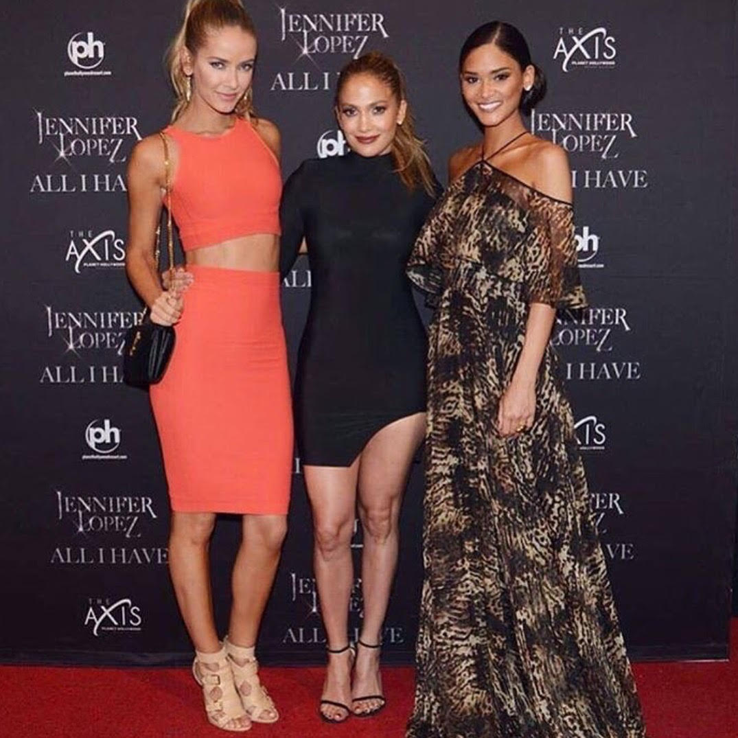 JLo-Las-Vegas-Jessica-rich-Stacey-dress-black