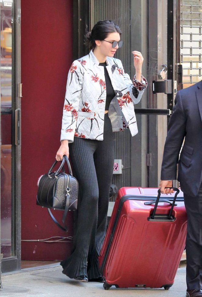 Kendall-Jenner--On-her-way-to-the-JFK-Airport-nyc-ganni-balmain-1