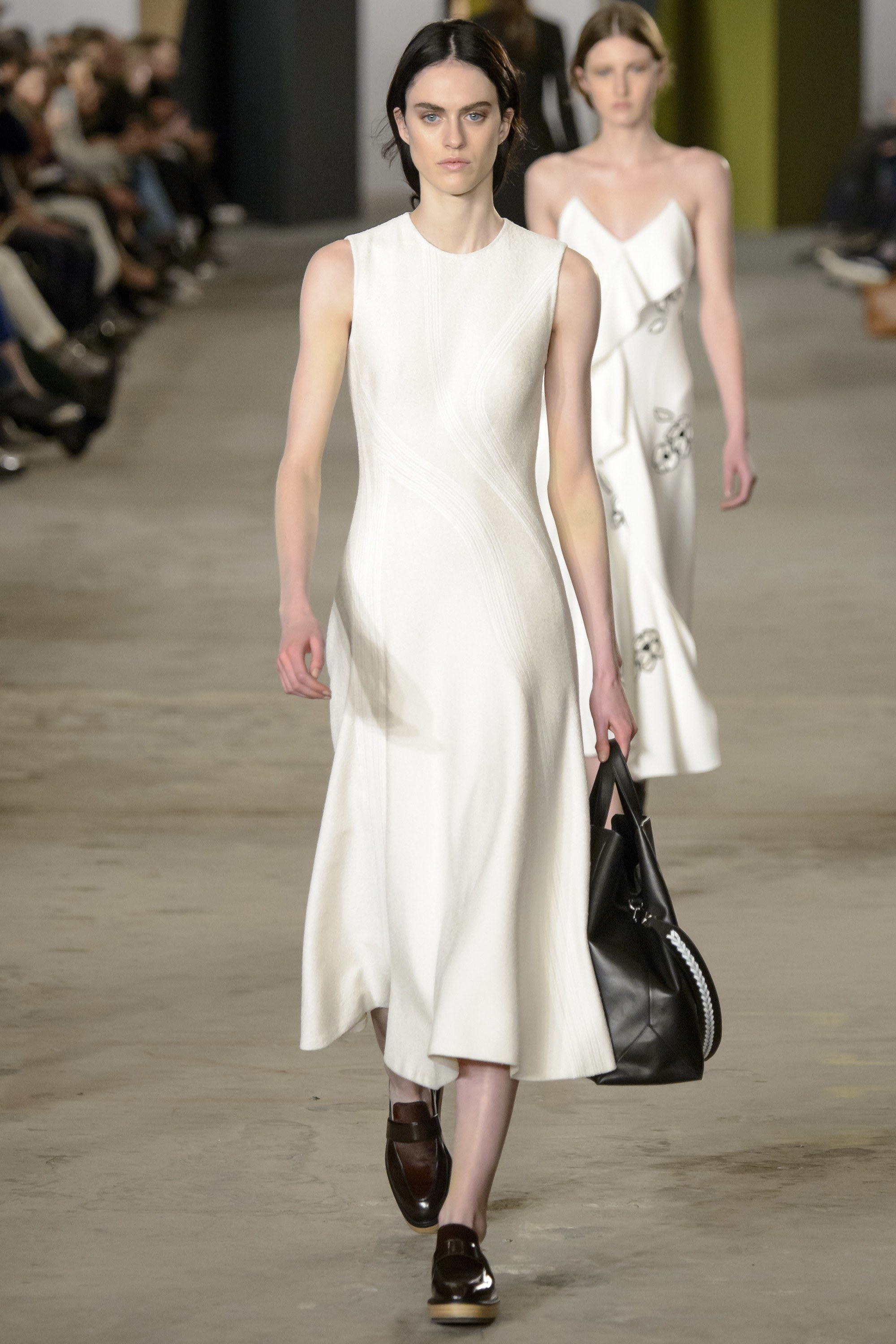 Kerry-Washington-Hugo-Boss-Fall-2016-White-Dress