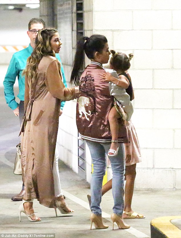 Kourtney-Kardashian-Khloe-Kardashian-party