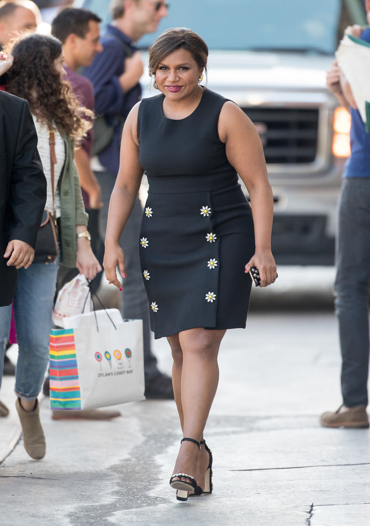 Mindy+Kaling+Mindy+Kaling+Appears+Kimmel-dolce-gabbana-1