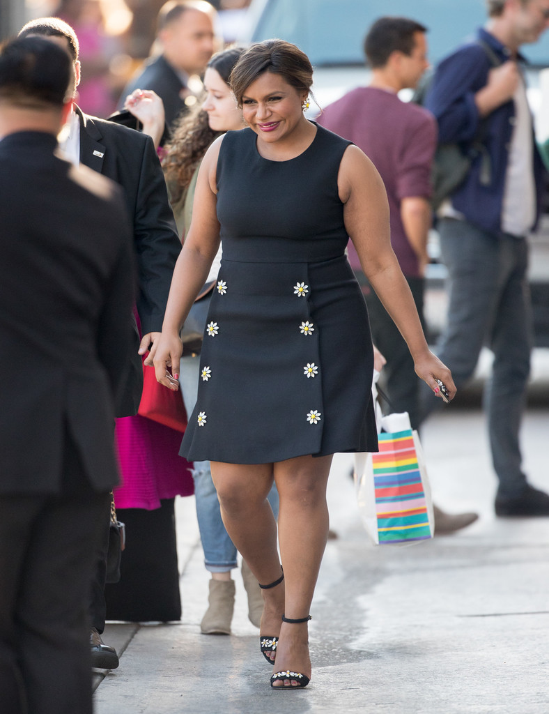 Mindy+Kaling+Mindy+Kaling+Appears+Kimmel-dolce-gabbana-2
