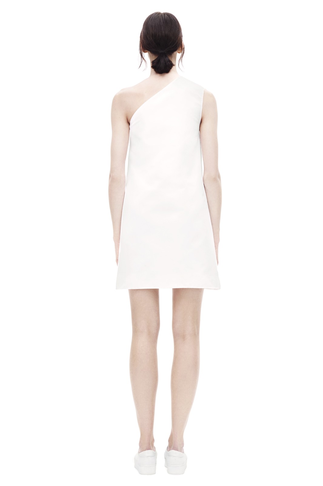 Naomie Harris's The Boodles Tennis Party Victoria Beckham White Twist Bow Dress, Aquazzura Byzantine White Leather Studded Flat and Milly Good:Bad Box Clutch 6