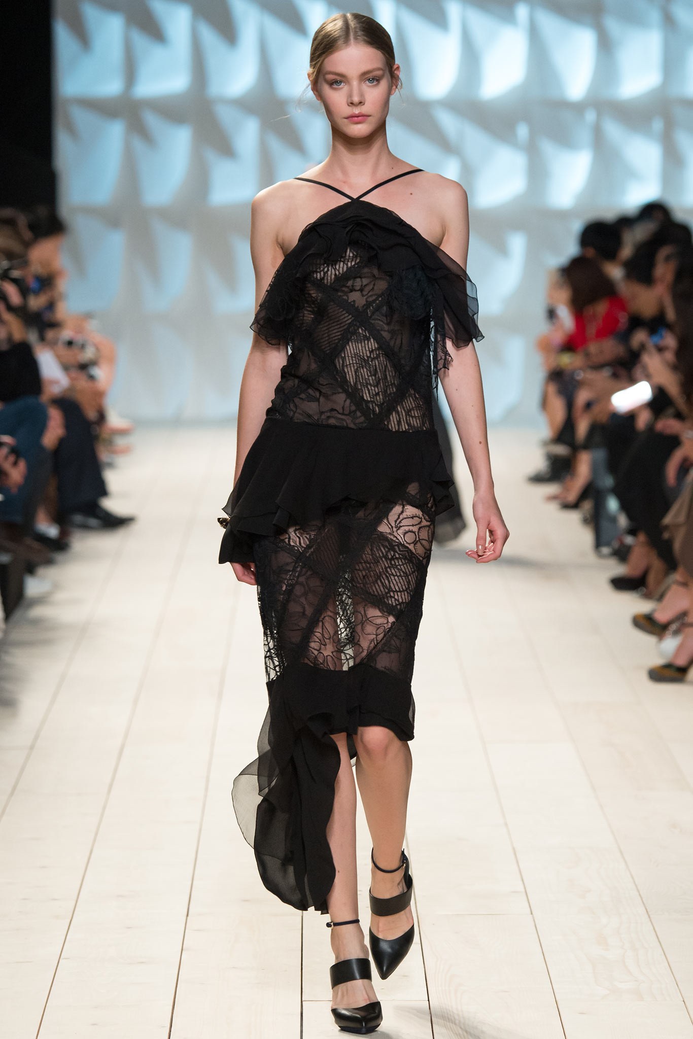 Nina-Ricci-Noir-Lace-Dress-1